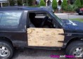 /album/nepochopitelne-hloupe-napady/funny-wooden-replacement-car-door-jpg/